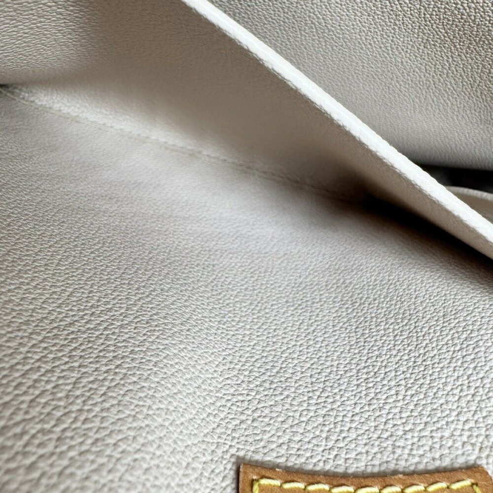 LOUIS VUITTON Authentic Brown Monogram Tote Bag - Picture 12 of 15